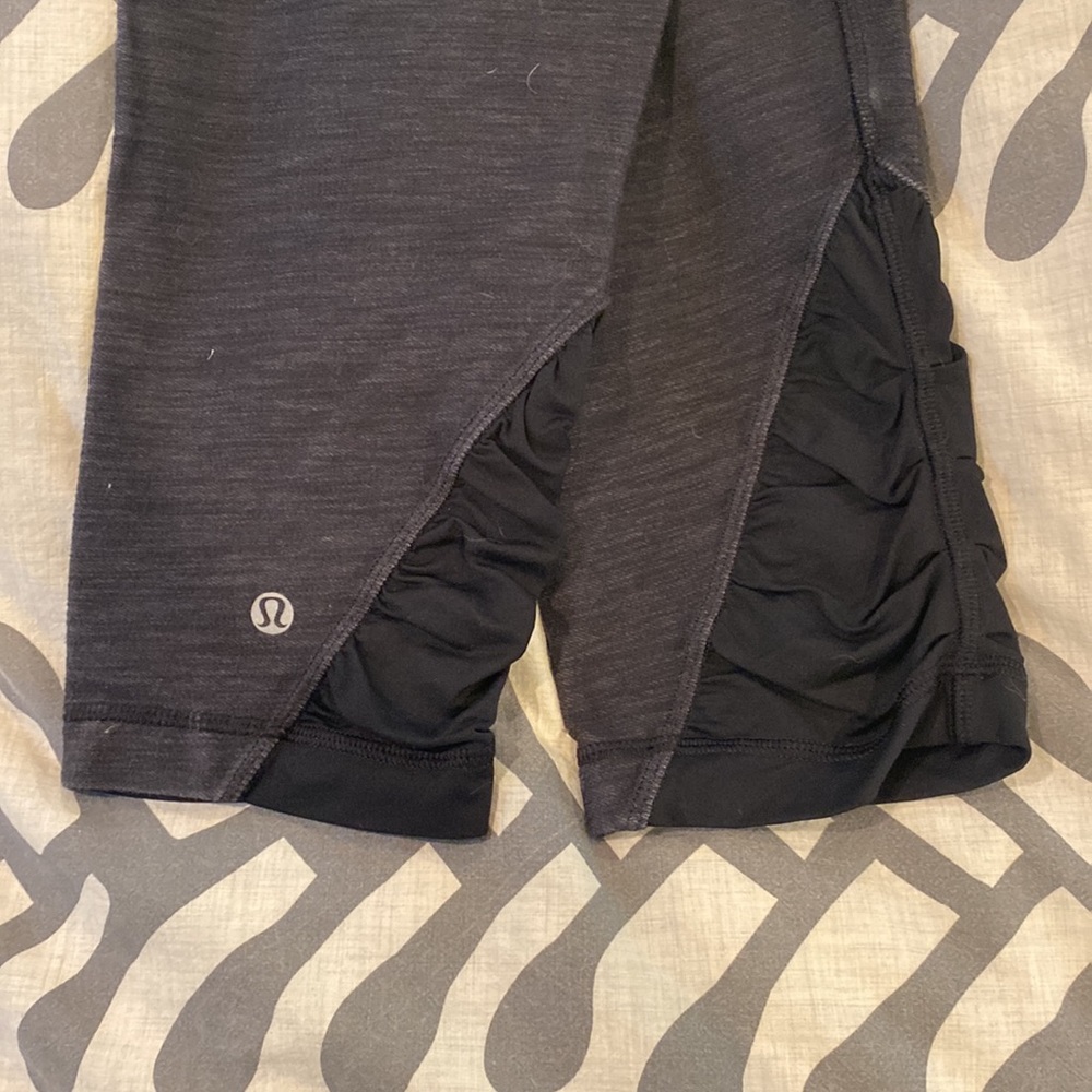 Grey Lululemon cropped leggings size 8